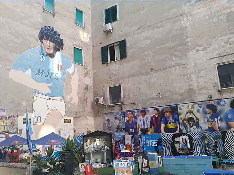 murales di maradona a Napoli
